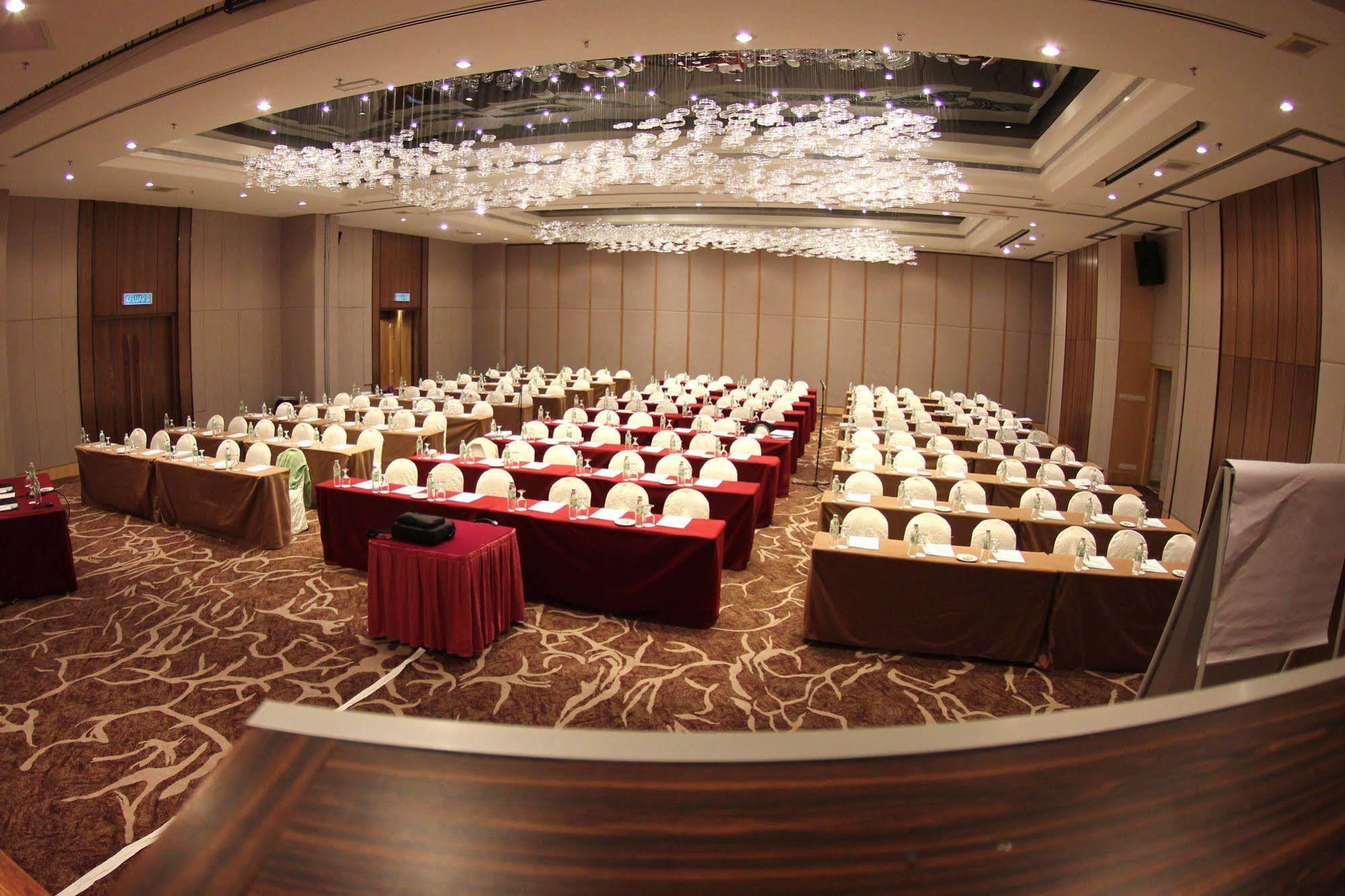 Mutiara Johor Bahru Hotel Ngoại thất bức ảnh The ballroom